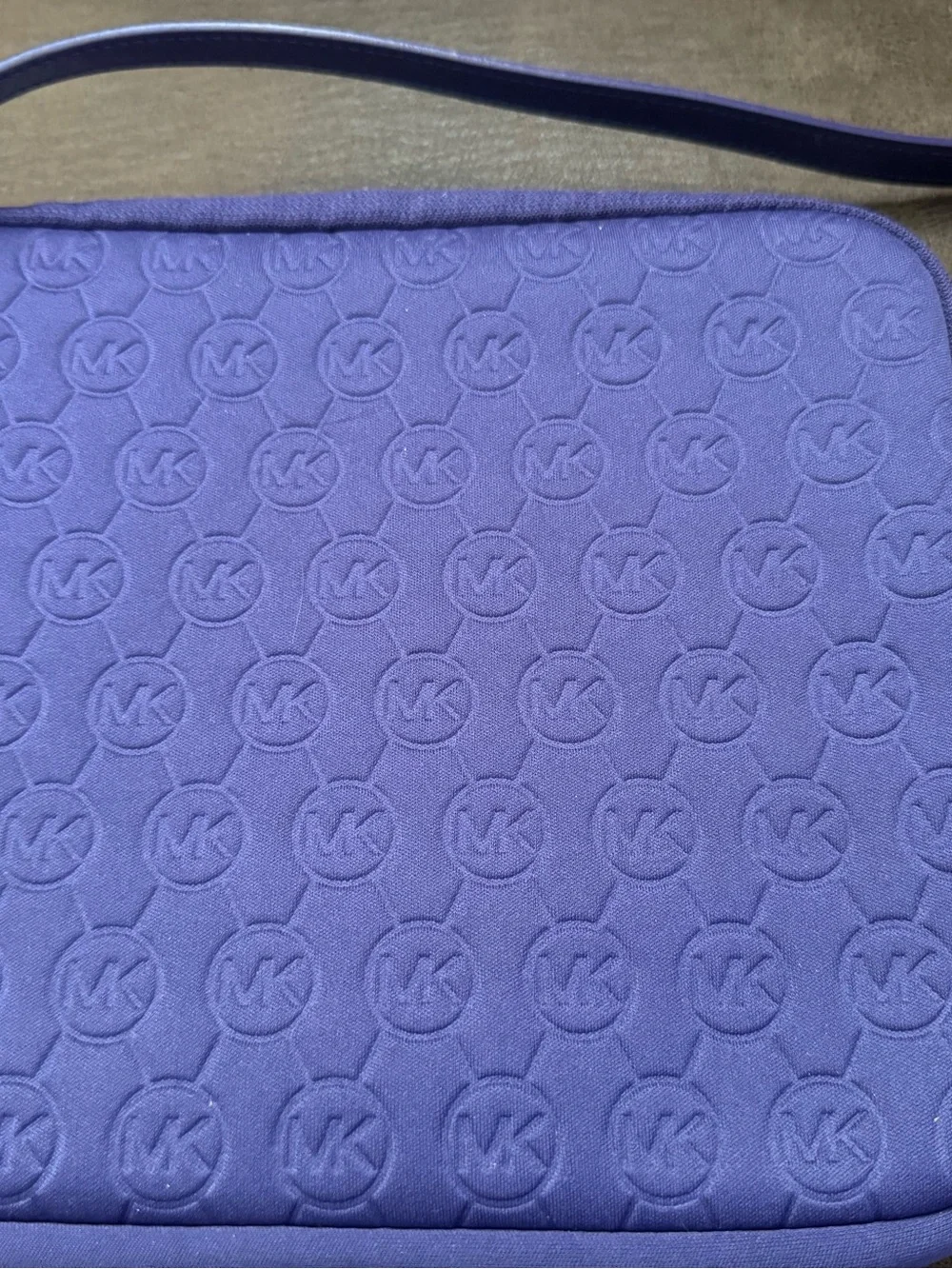 MICHAEL KORS TABLE SOFT CASE 8